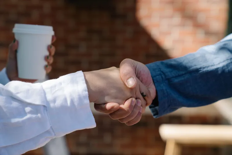 The Digital Handshake: Why Your Branded Link Has Become the New Professional Introduction